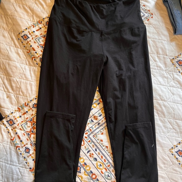 Maternity Clothes - Picture 2 of 4